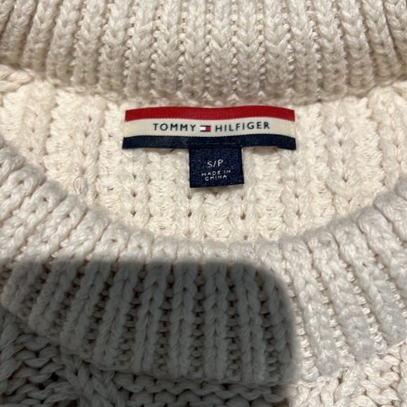 Tommy Hilfiger knit sweater! - Picture 2 of 2